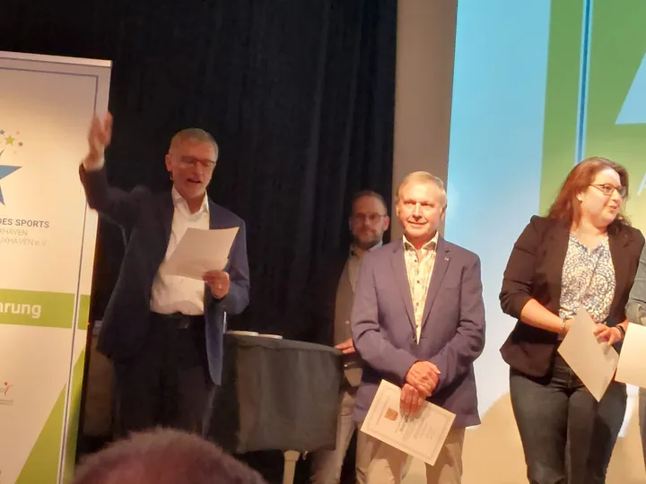 Ehren-Auszeichung für Manfred Bösch – Bild 2 von 3