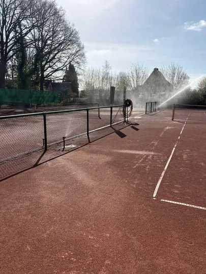 Tennisplatzdienst -- Unsere Plätze sind bereit für die neue Saison – Bild 4 von 6