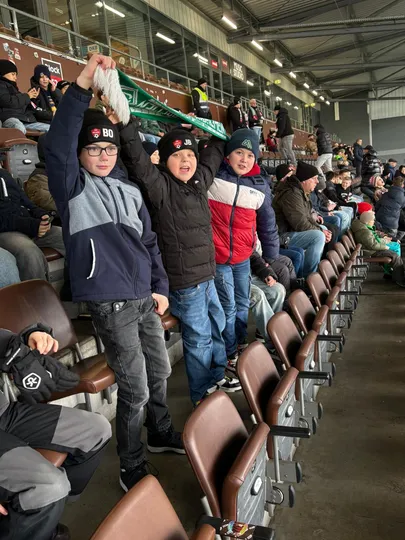 Fussball-Kidz im St. Pauli-Stadion – Bild 2 von 7