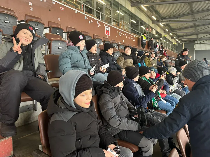 Fussball-Kidz im St. Pauli-Stadion – Bild 3 von 7